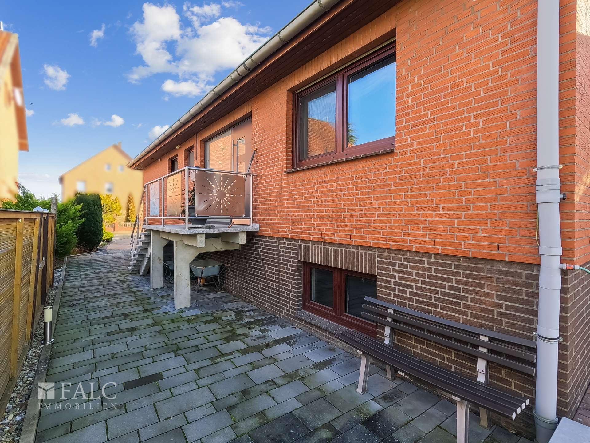 Vom Garten zum Vorplatz _ Garagen